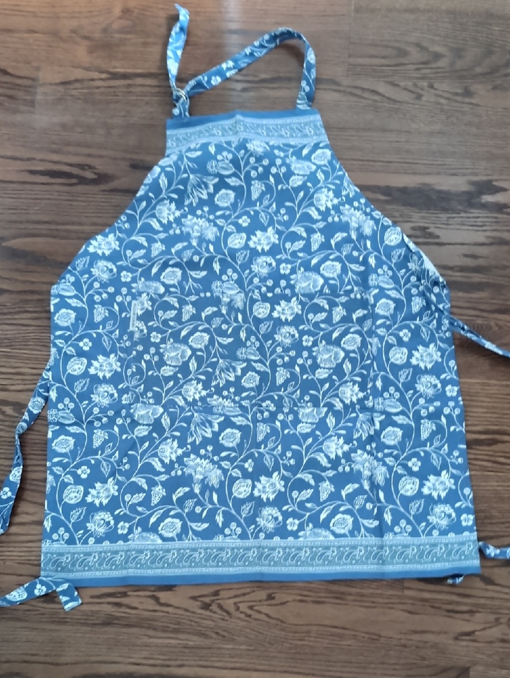 Williams Sonoma Blue and White Floral Cotton Apron